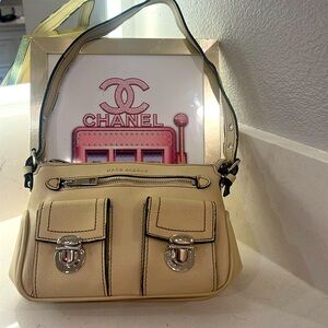 Marc Jacobs adjustable leather shoulder bag. Strap is peeling added twillie